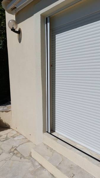 Installation de moustiquaires plissées latérales et enroulables à St Barnabé Marseille 13012