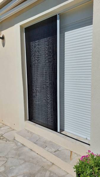 Installation de moustiquaires plissées latérales et enroulables à St Barnabé Marseille 13012