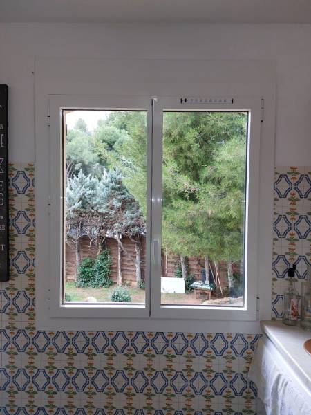 Installations de fenêtres sur mesure en Aluminium à Bandol 83150