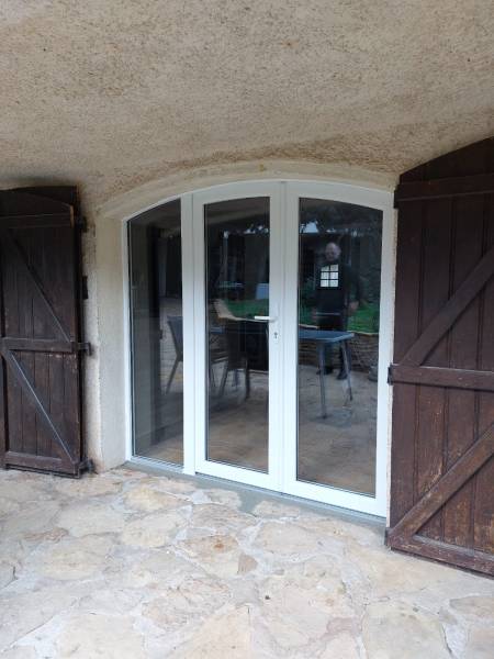 Installations de fenêtres sur mesure en Aluminium à Bandol 83150