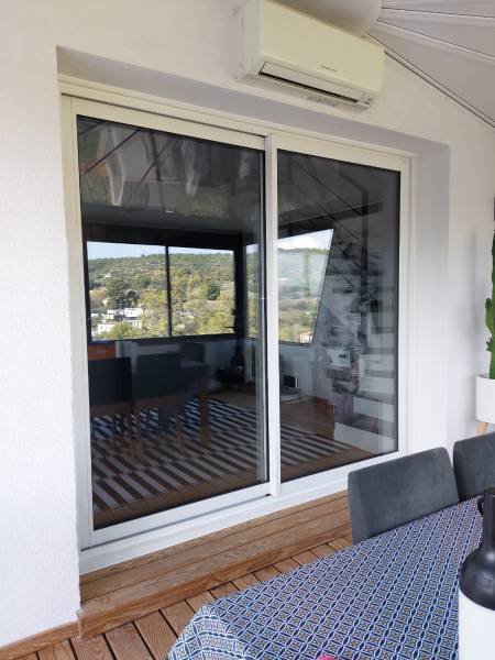 coulissant alu sur mesure posé en villa à chateau gombert