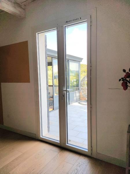 pose d'une porte fenetre en alu en réno sur marseille 13013