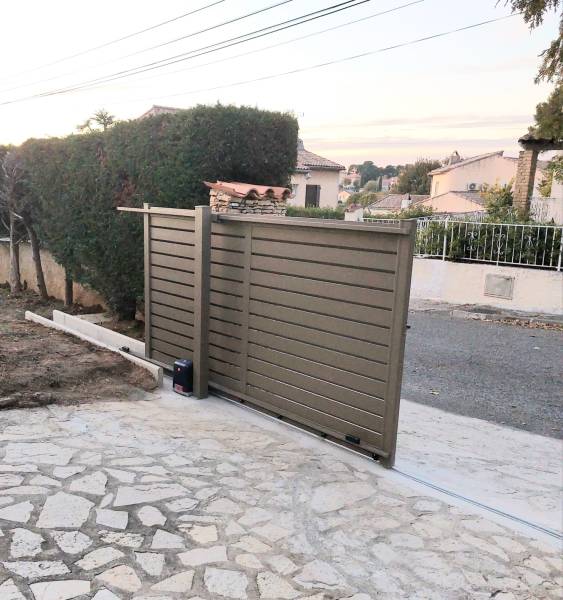 Installation d'un portail coulissant en aluminium à Allauch 13190