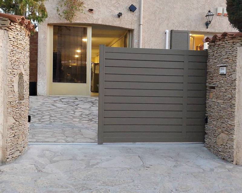 Installation d'un portail coulissant en aluminium à Allauch 13190