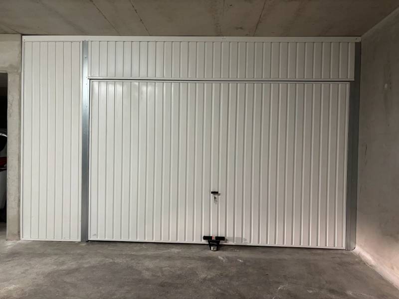 Installation d'une porte de garage basculante sur mesure à La Joliette Marseille 13002