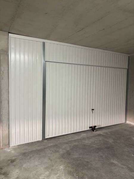 Installation d'une porte de garage basculante sur mesure à La Joliette Marseille 13002