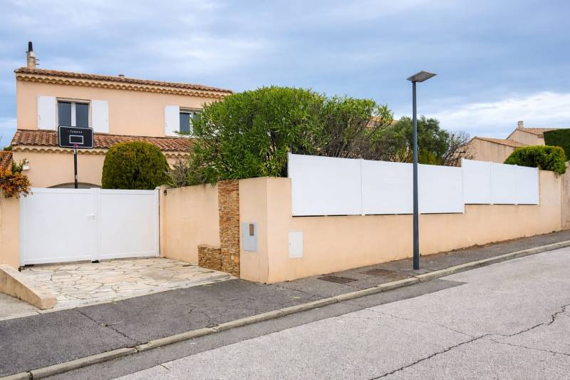 Installation d'une clôture en Aluminium laquée à Plan de Cuques 13380