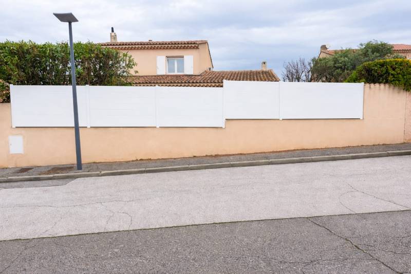 Installation d'une clôture en Aluminium laquée à Plan de Cuques 13380