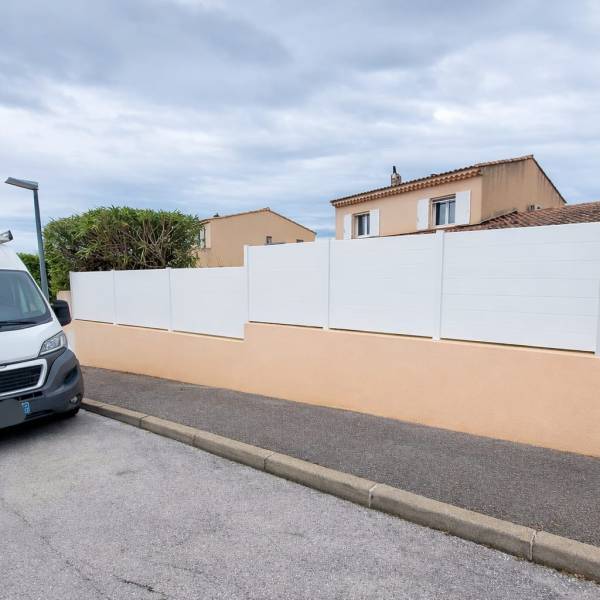 Installation d'une clôture en Aluminium laquée à Plan de Cuques 13380