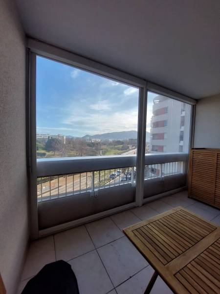 Installation de 2 stores verticaux toile Crystal à Marseille 13006