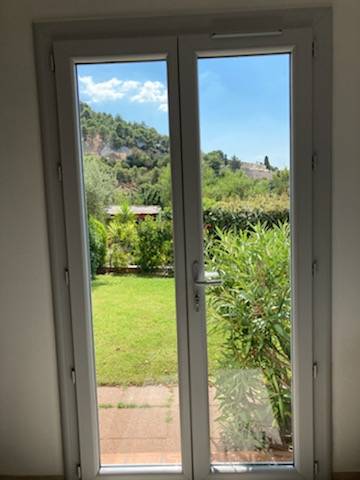 pose fenetres en pvc gris en maison individuelle sur allauch 13190