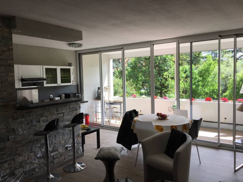 pose de fenetres en aluminium en appartement individuel à plan de cuques 13380