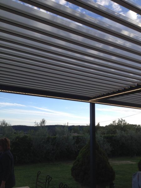 pergola bioclimatique avec lumières à led à Marseille
