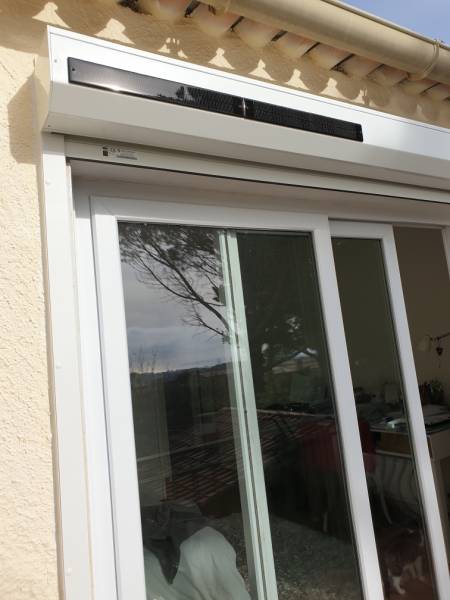 Pensez à la planète, équipez vous de volets roulants solaires !