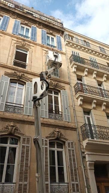 pose dans les règles de l'art de 3 volets en bois sur marseille chez notre cliente propriétaire