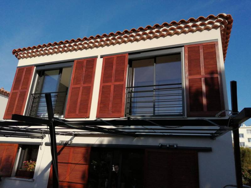 installation de volets roulants solaires à la ciotat en villa chez des propriétaires