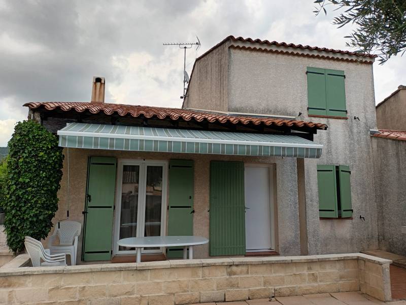 store sur mesure posée à allauch en lotissement