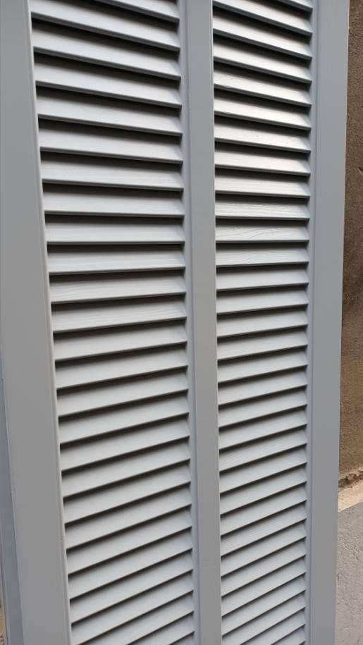 installer des volets en bois en appartement en centre ville de marseille en étage