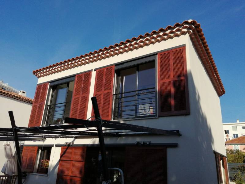 pose volets roualnst alu sans fils solaires en villa sur La Ciotat 13600