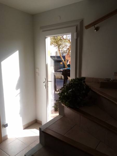Avis pose d'une porte d'entrée, store motorisé et tablier de volet roulant