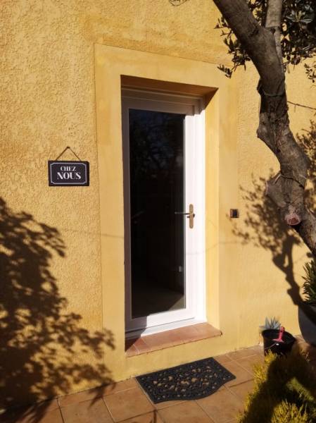 Avis pose d'une porte d'entrée, store motorisé et tablier de volet roulant