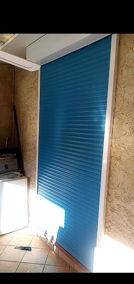 installation de volets en alu electriques en renovation en maison de plein pied sur Marseille 13013