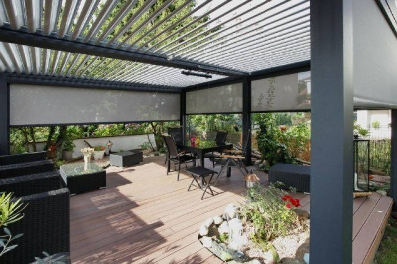 pose de pergolas bioclimatique sur la terrasse d'une villa à marseille